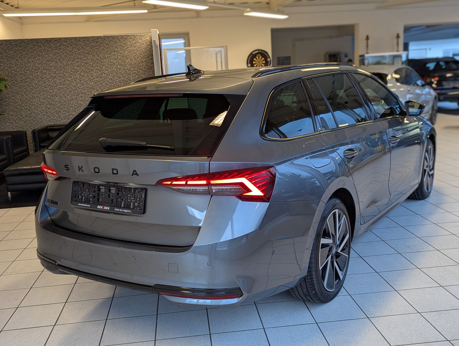 Изображение автомобиля SKODA Octavia 1.5 TSI Sportline Pano Martix Cam AHK