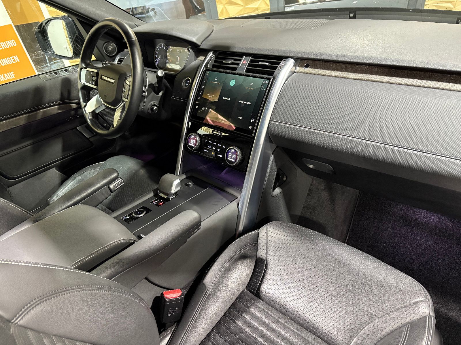 Fahrzeugabbildung Land Rover Discovery 5 R-Dynamic SE AWD/7-SITZER/360''KAM