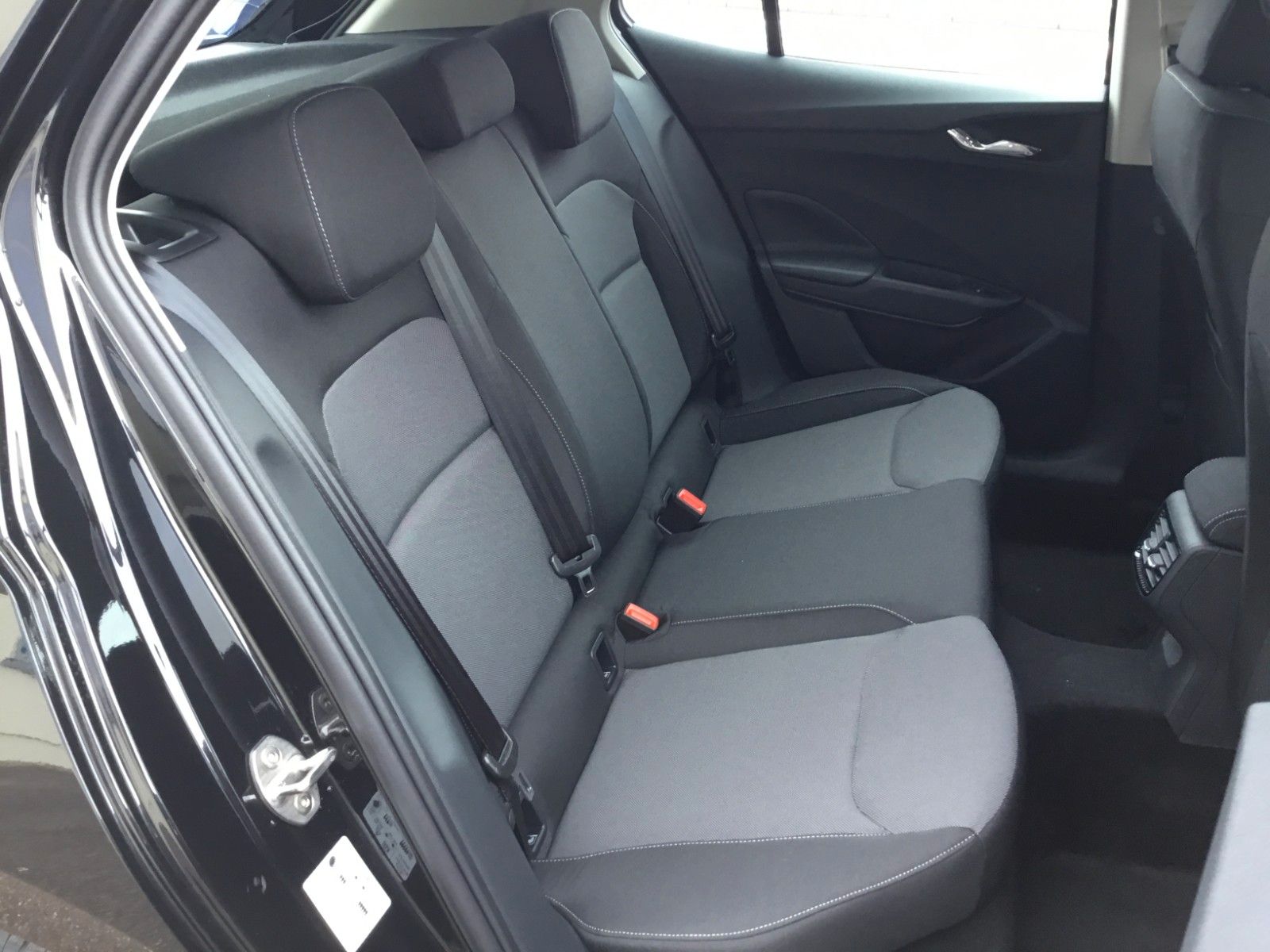 Fahrzeugabbildung SKODA Fabia 1.0l TSI DSG Selection+15"+LED+Sitzheizung