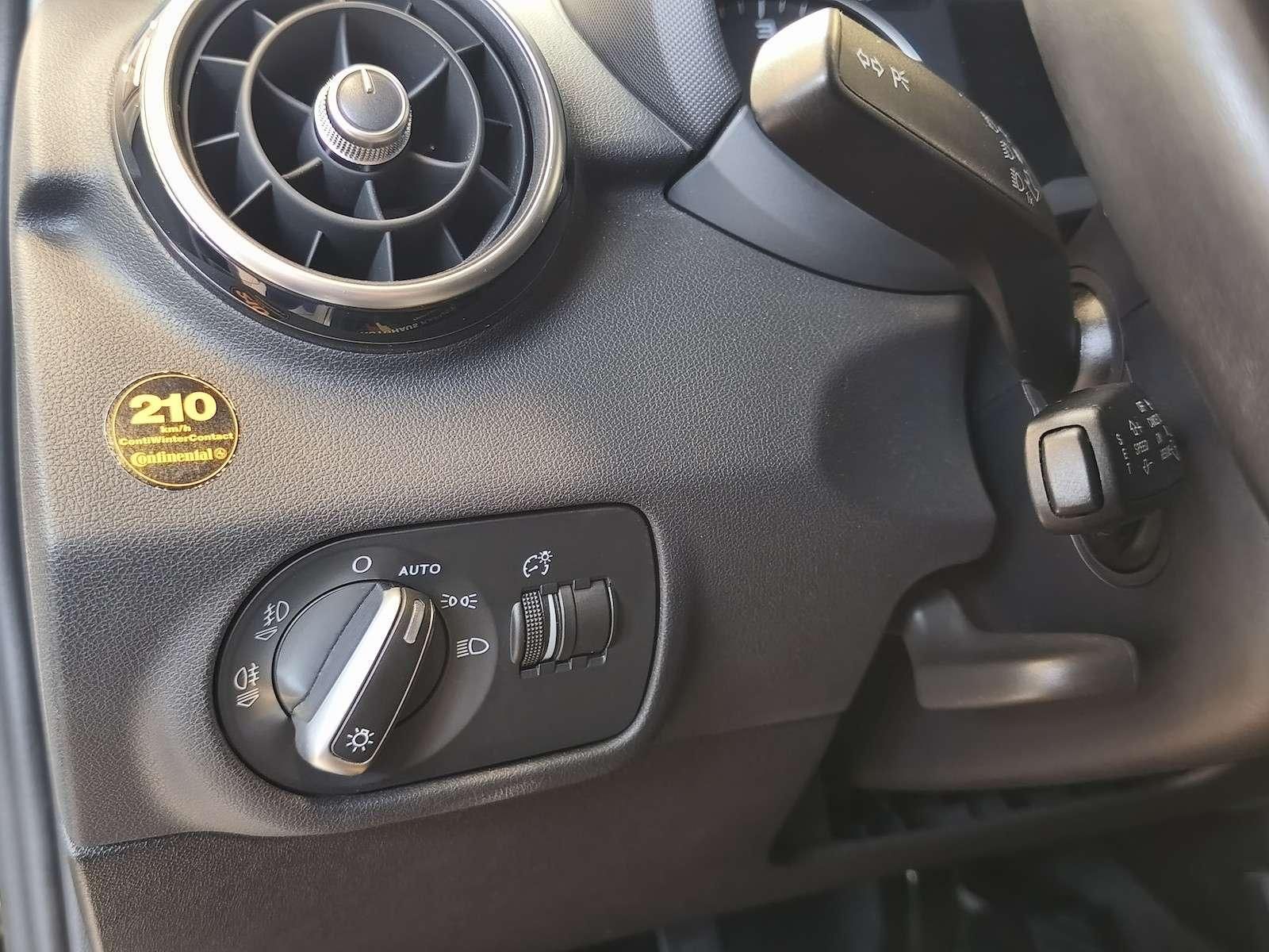 Fahrzeugabbildung Audi A1 1.6 TDI Sport/Xenon/MMI/Teilleder/17´´ 85 ...