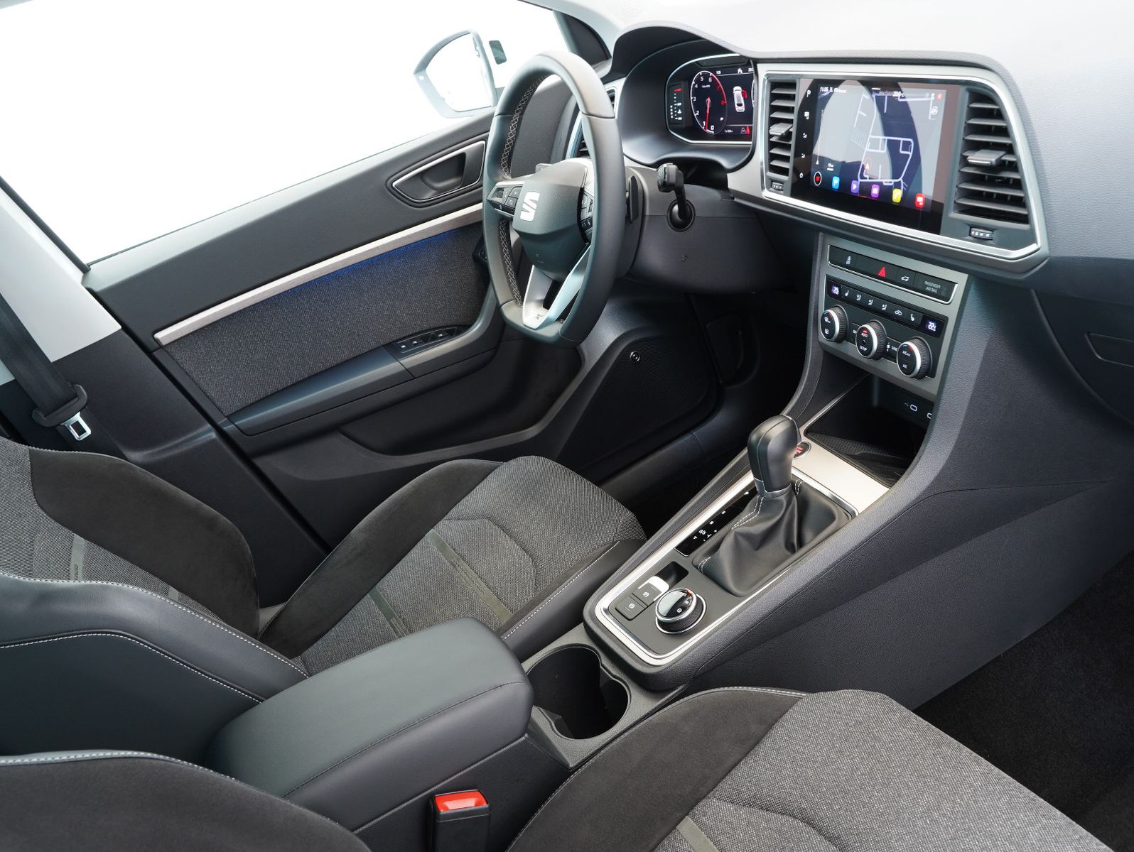 Fahrzeugabbildung SEAT Ateca 1.5 TSI ACT Xperience LED/NAVI/ACC/AHK
