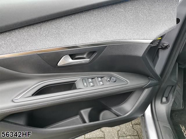 Fahrzeugabbildung Peugeot 3008 1.2 PureTech 130, Allure