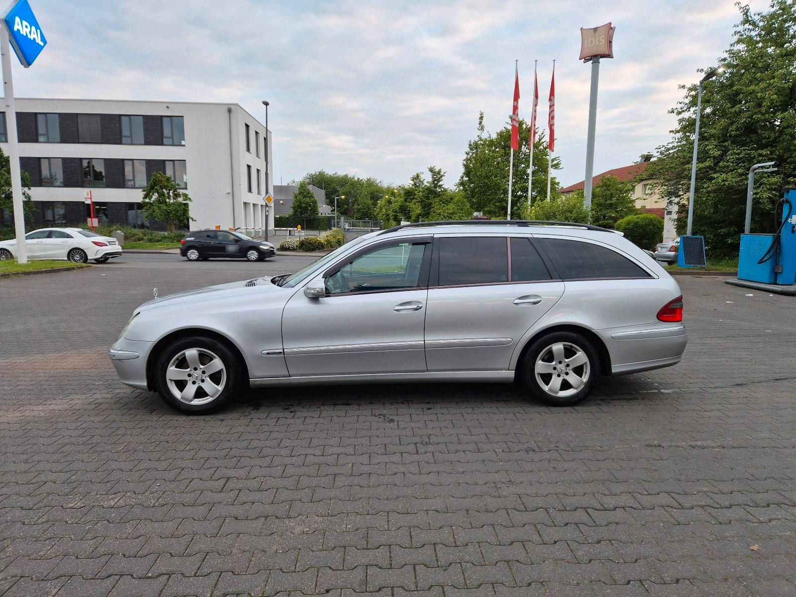 Mercedes-Benz E220 2004 — photo 5