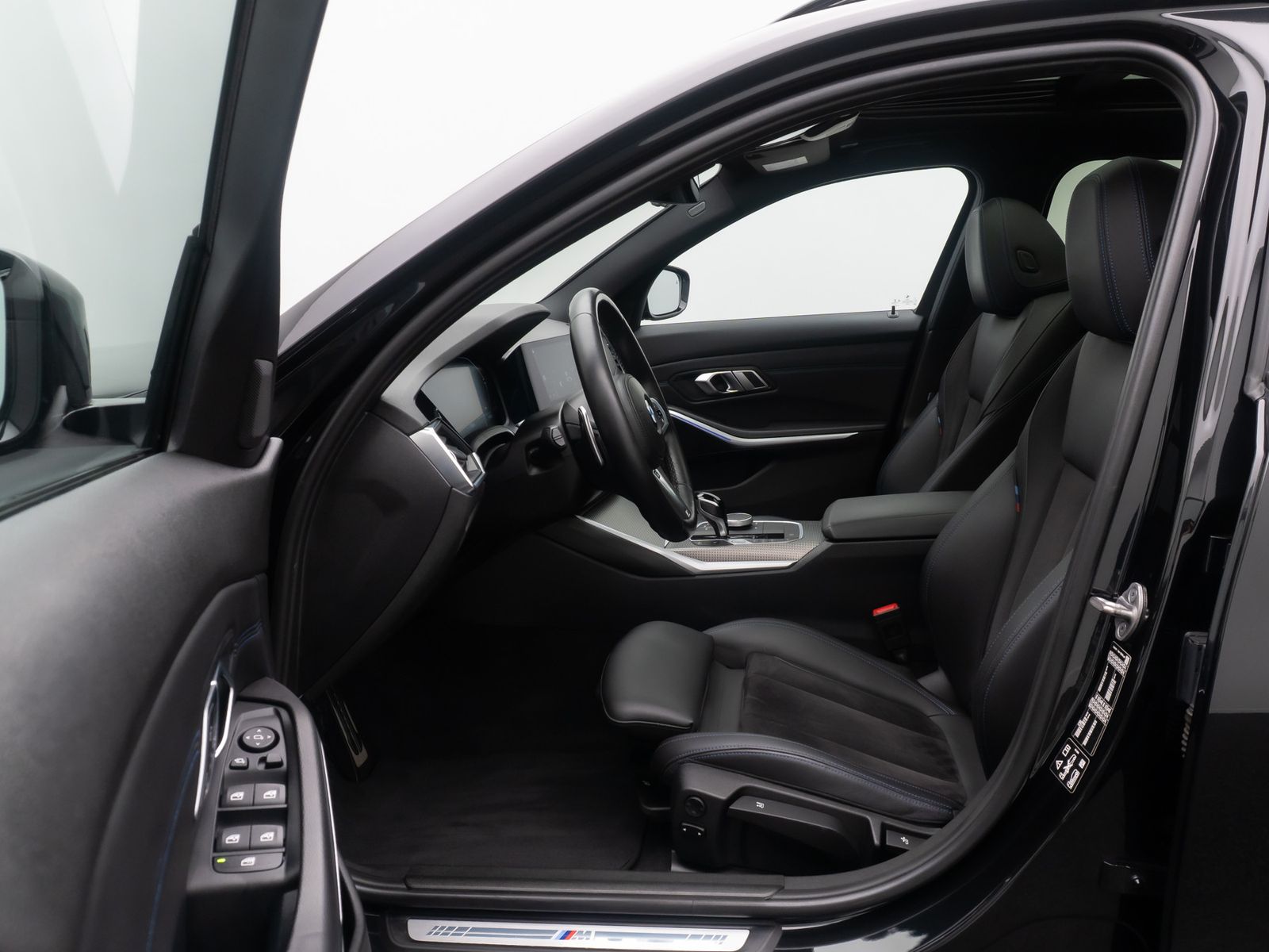 Fahrzeugabbildung BMW 320d xD M Sport Panorama Laser DAB AHK Alarm 19"