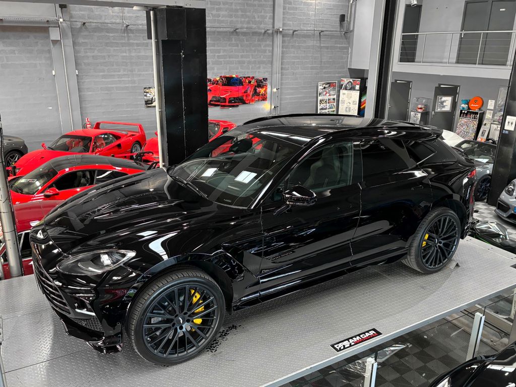 Image of Aston Martin DBX