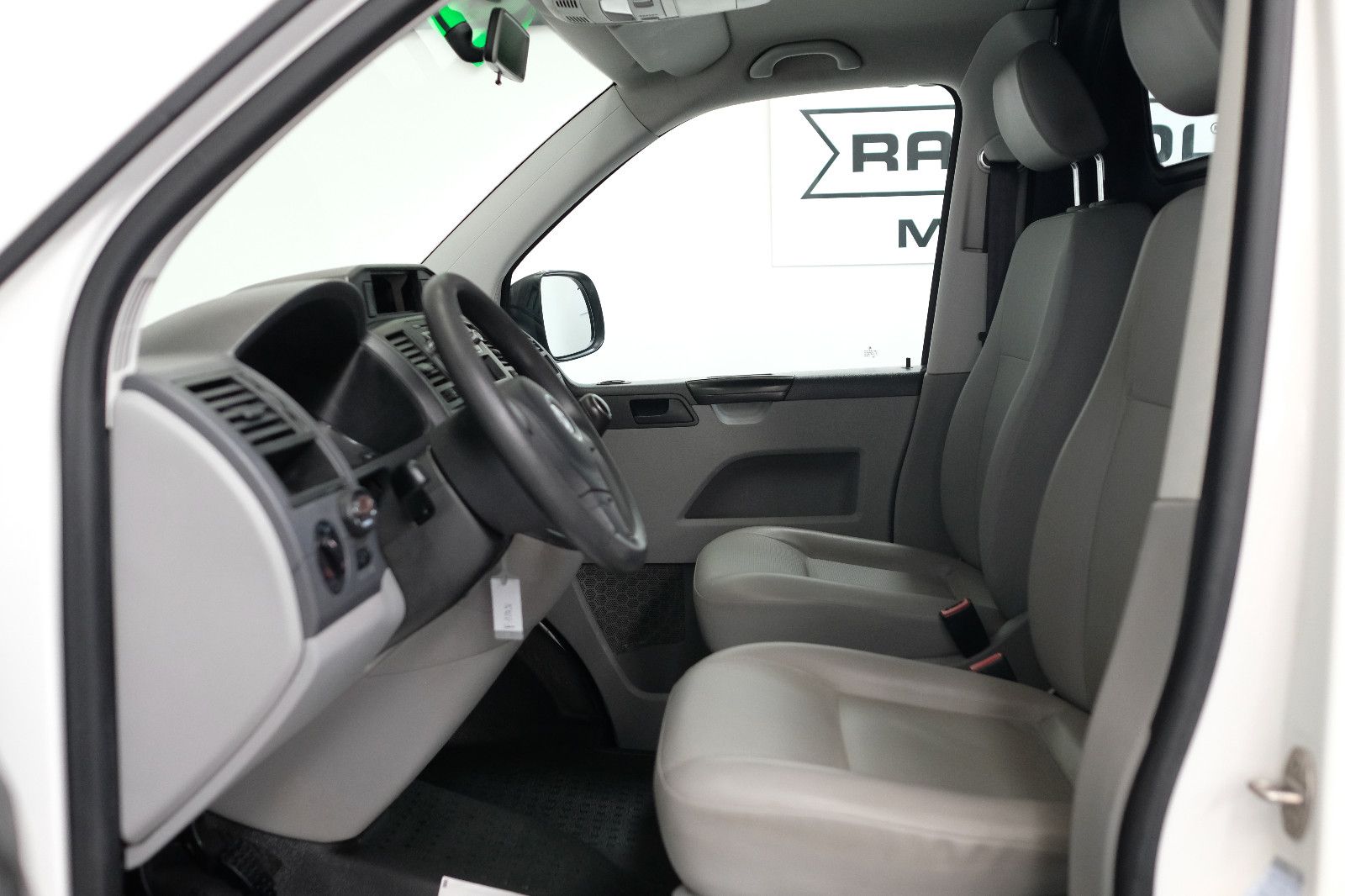 Fahrzeugabbildung Volkswagen T5 Transporter Kasten 4Motion AHK Standheizung