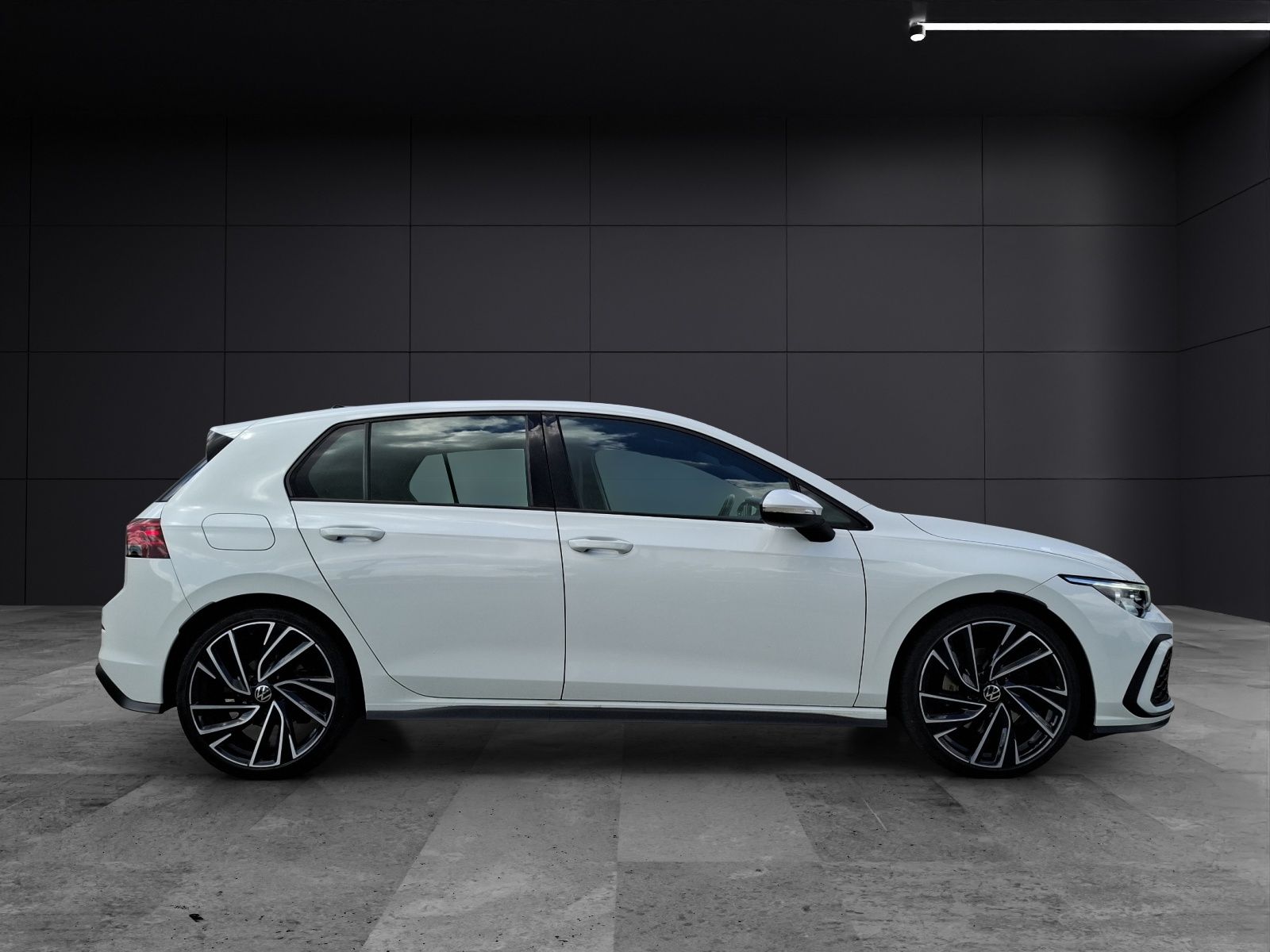 Fahrzeugabbildung Volkswagen Golf VIII GTD LEDplus Navi AID ACC PDC SH 19"