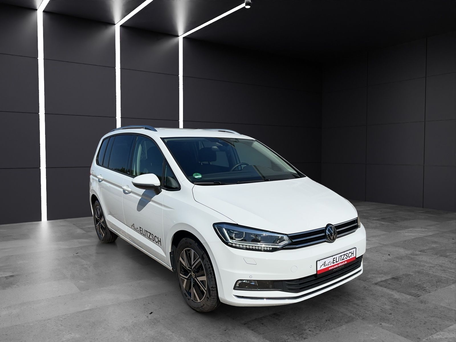 Fahrzeugabbildung Volkswagen Touran 2.0 TDI Move 7-Sitzer DSG Matrix ACC 17"