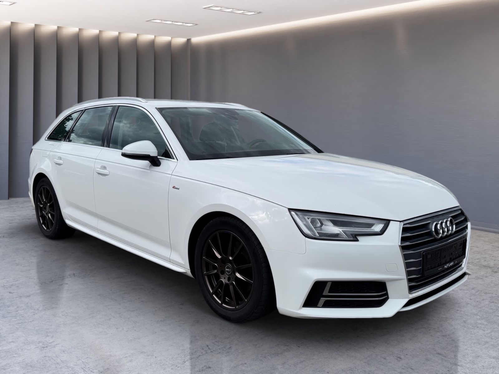 AUDI A4 Avant 2.0TDI S-LINE*MMI PLUS*KEYLESS*