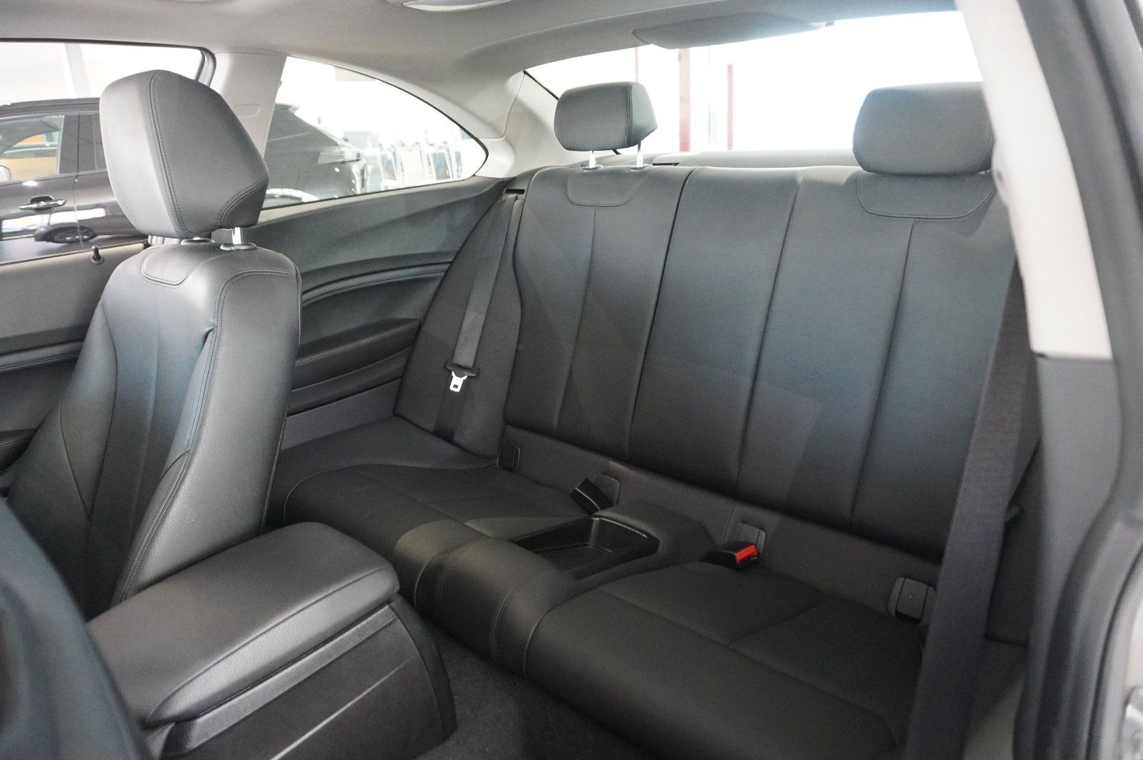 Fahrzeugabbildung BMW 220i COUPE SPORT LEDER/SHZ/PDC/USB/SCHIEBEDACH