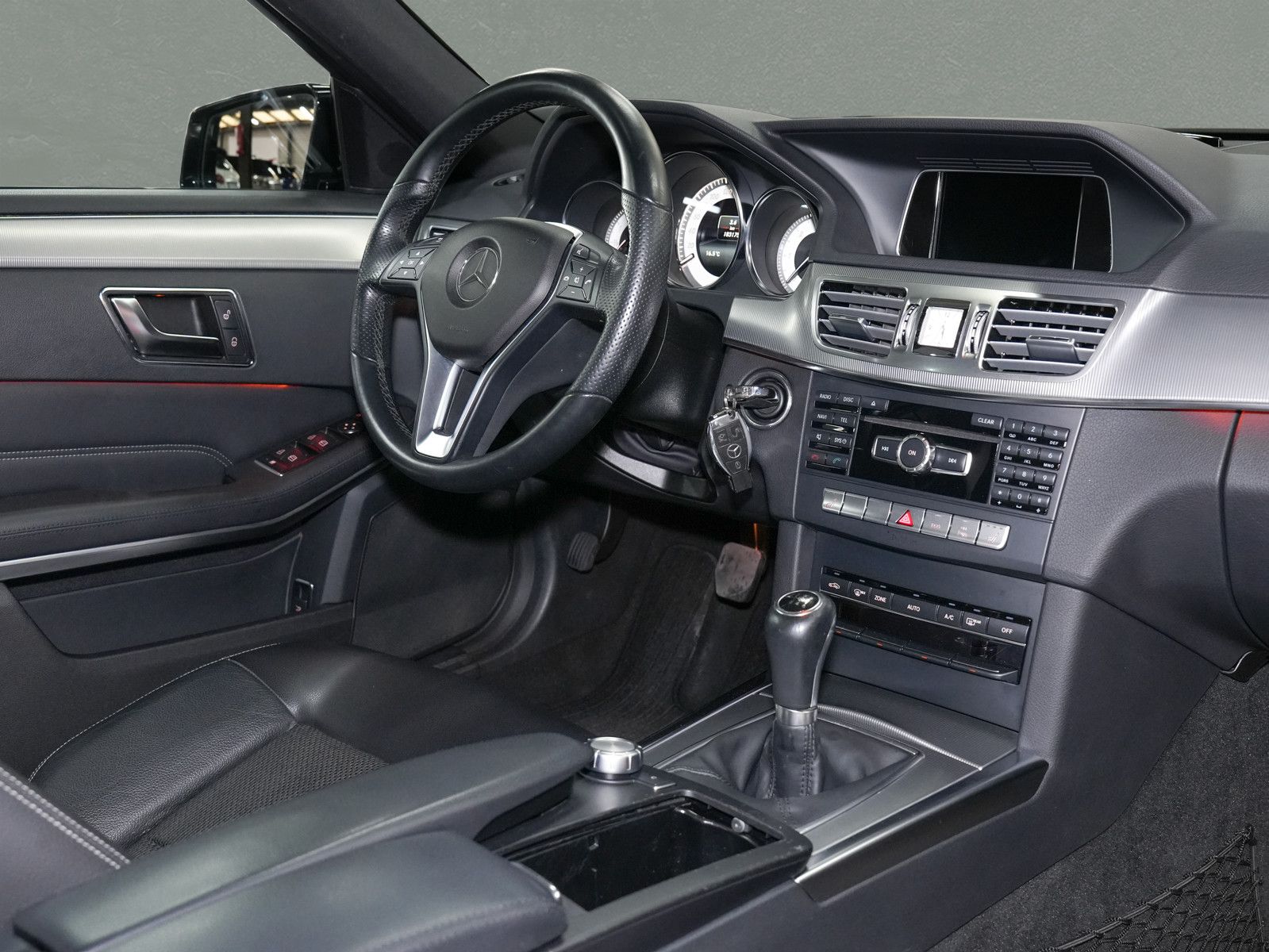 Fahrzeugabbildung Mercedes-Benz E 220 CDI Avantgarde - ILS|S-Dach|Stzhzg|Parkass