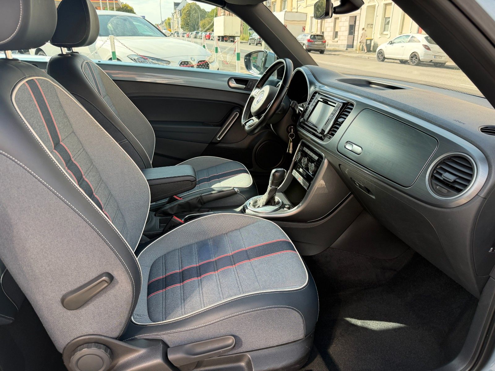 Fahrzeugabbildung Volkswagen Beetle Cabriolet SONDERM. DENIM AUTOM. SCHECKH.