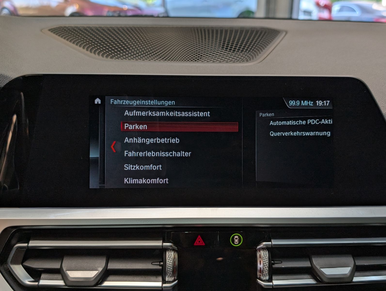 Fahrzeugabbildung BMW 320 i M Sport Navi Shadow*HUD*LED*TEMPO*PANO*AHK