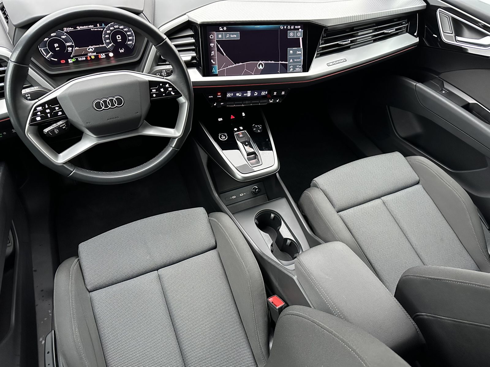 Fahrzeugabbildung Audi Q4 e-tron SpB 40 Sport NAV+MATRIX+AHK+ACC+20ZOLL