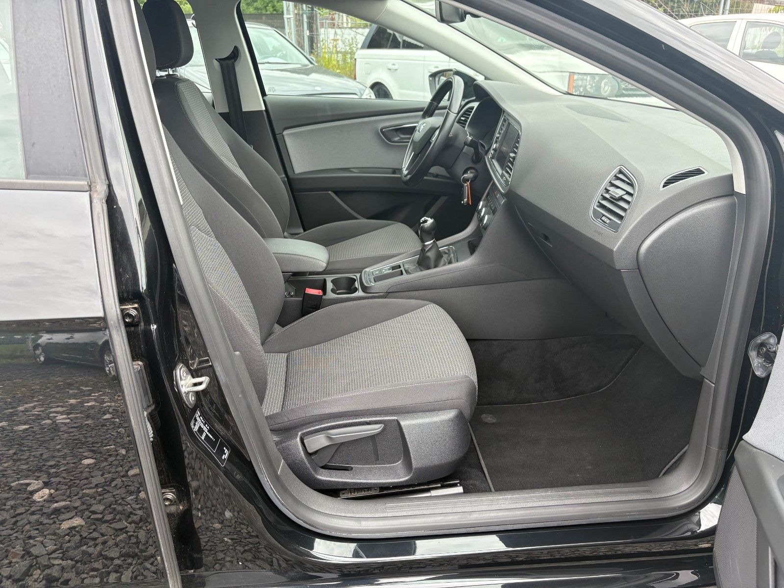 Fahrzeugabbildung SEAT Leon Style 1.4 TSI Klima SHZ Tempomat SPORTLENKR