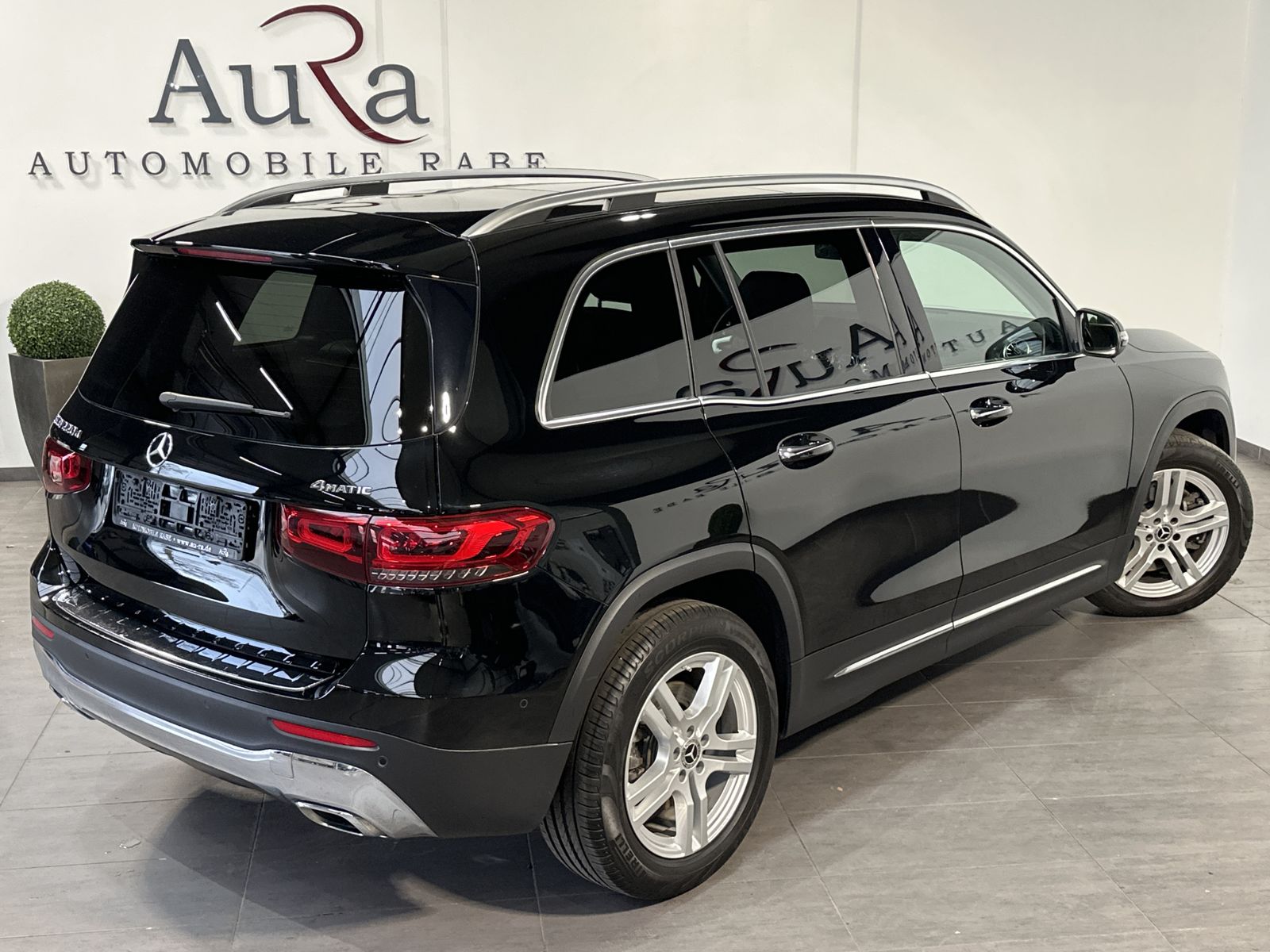 Fahrzeugabbildung Mercedes-Benz GLB 220d 4Matic AMG-Line NAV+LED+PANO+18ZO+360°