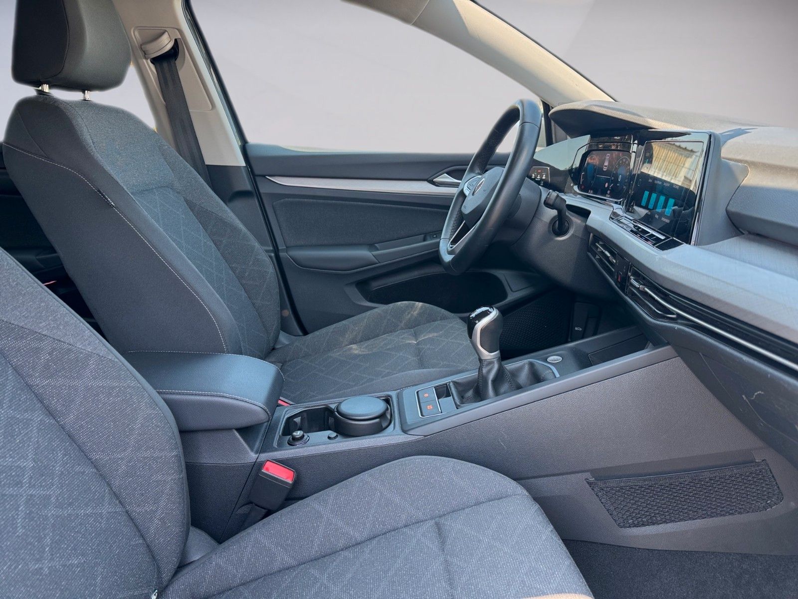 Fahrzeugabbildung Volkswagen Golf VIII Lim. Life 1.5 TSI
