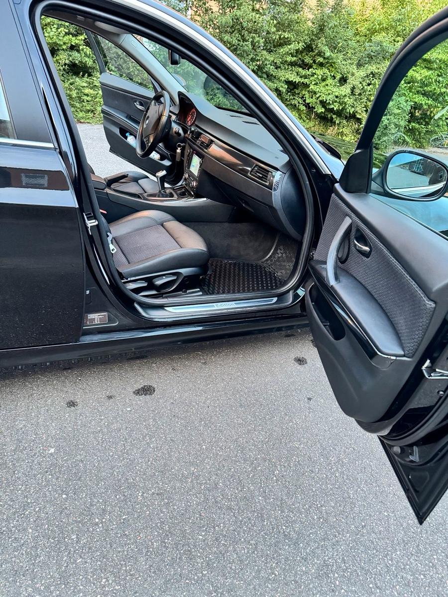 BMW 320 2011 — photo 13