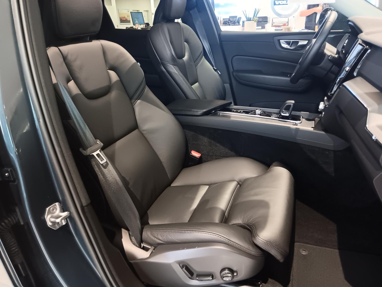 Fahrzeugabbildung Volvo XC60 T6 AWD Recharge Inscription