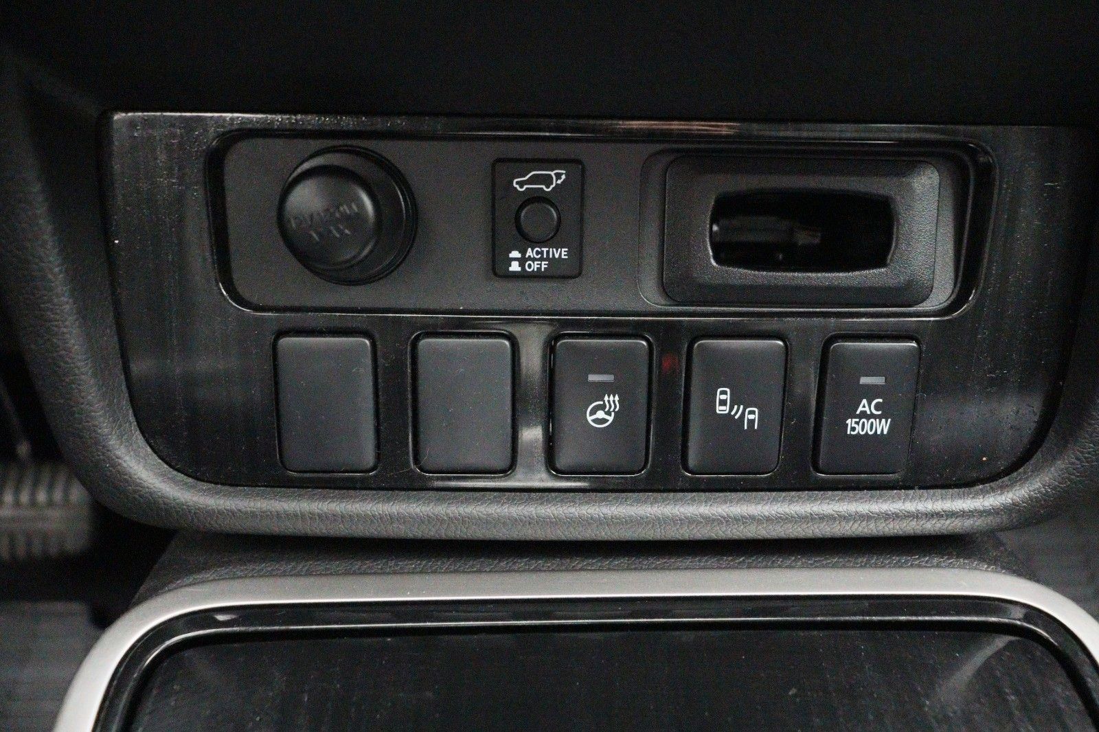Fahrzeugabbildung Mitsubishi Outlander PHEV TOP  Fahrassistenz-Paket   4WD
