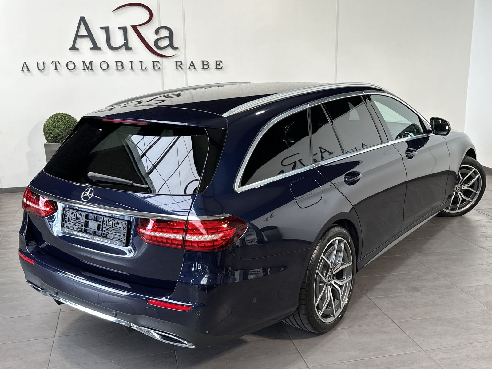 Fahrzeugabbildung Mercedes-Benz E 200 T AMG-Line NAV+LED+PANORAMA+BURMESTER+360°