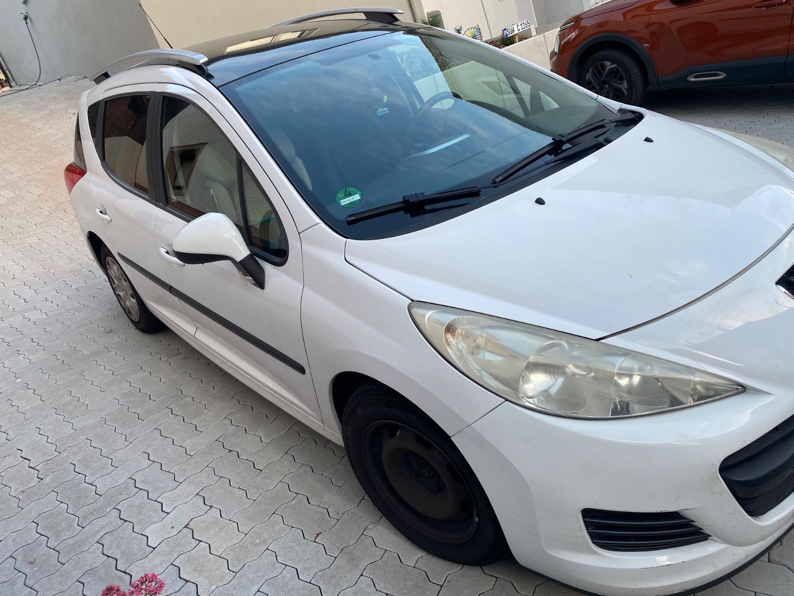 Peugeot 207 2010 — rear view