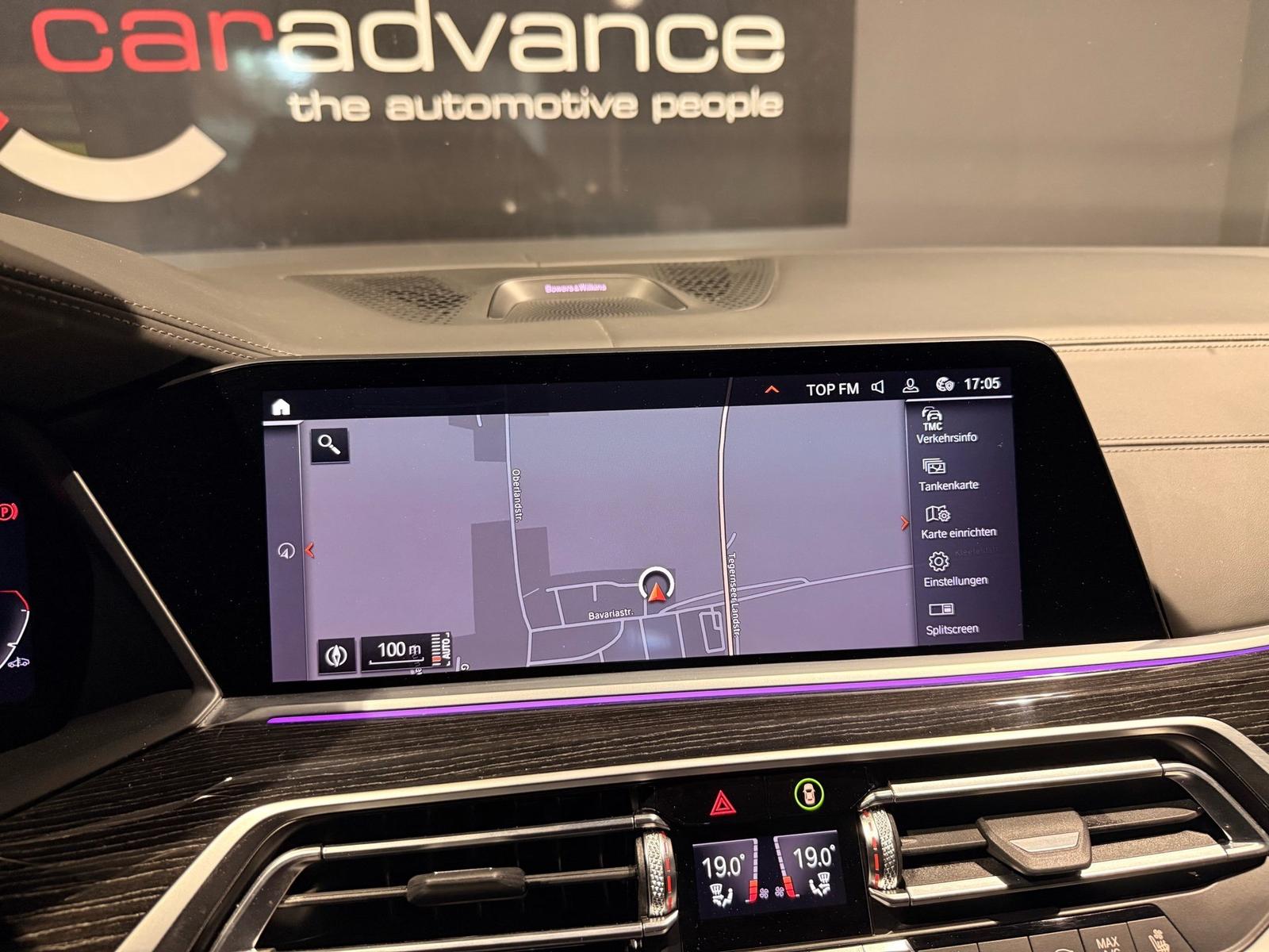 BMW X7 M50d M Sport Pro "22" B&W – 24