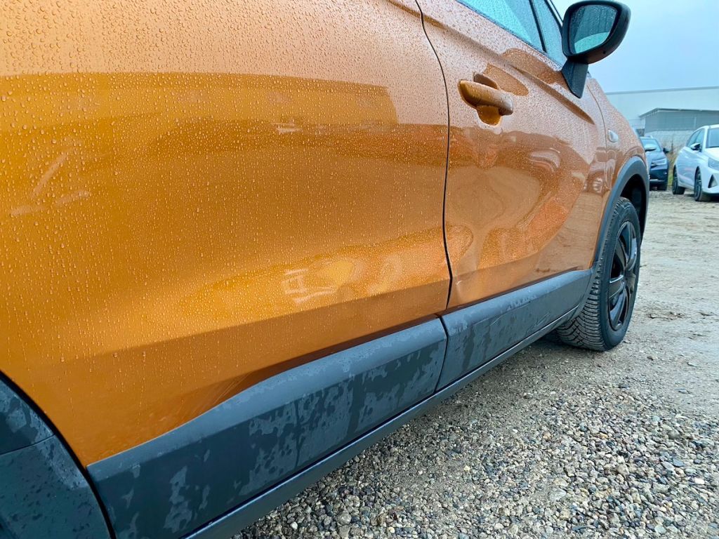 Fahrzeugabbildung Opel Crossland X 1.2 Selection AAC ISOFIX PDC SHZ GRA