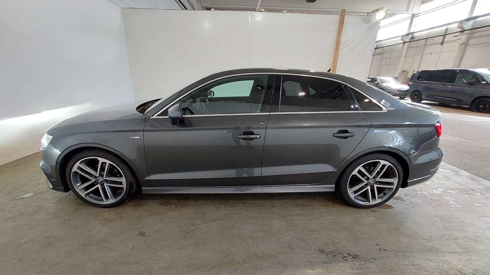 Audi A3 LIMOUSINE 35TFSi 2x S LINE 18Z/LED/ACC/NAVI