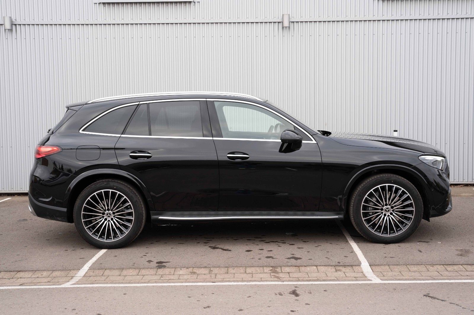 Fahrzeugabbildung Mercedes-Benz GLC 220D AMG 4M PREM PLUS BURM LUFT PANO HUD