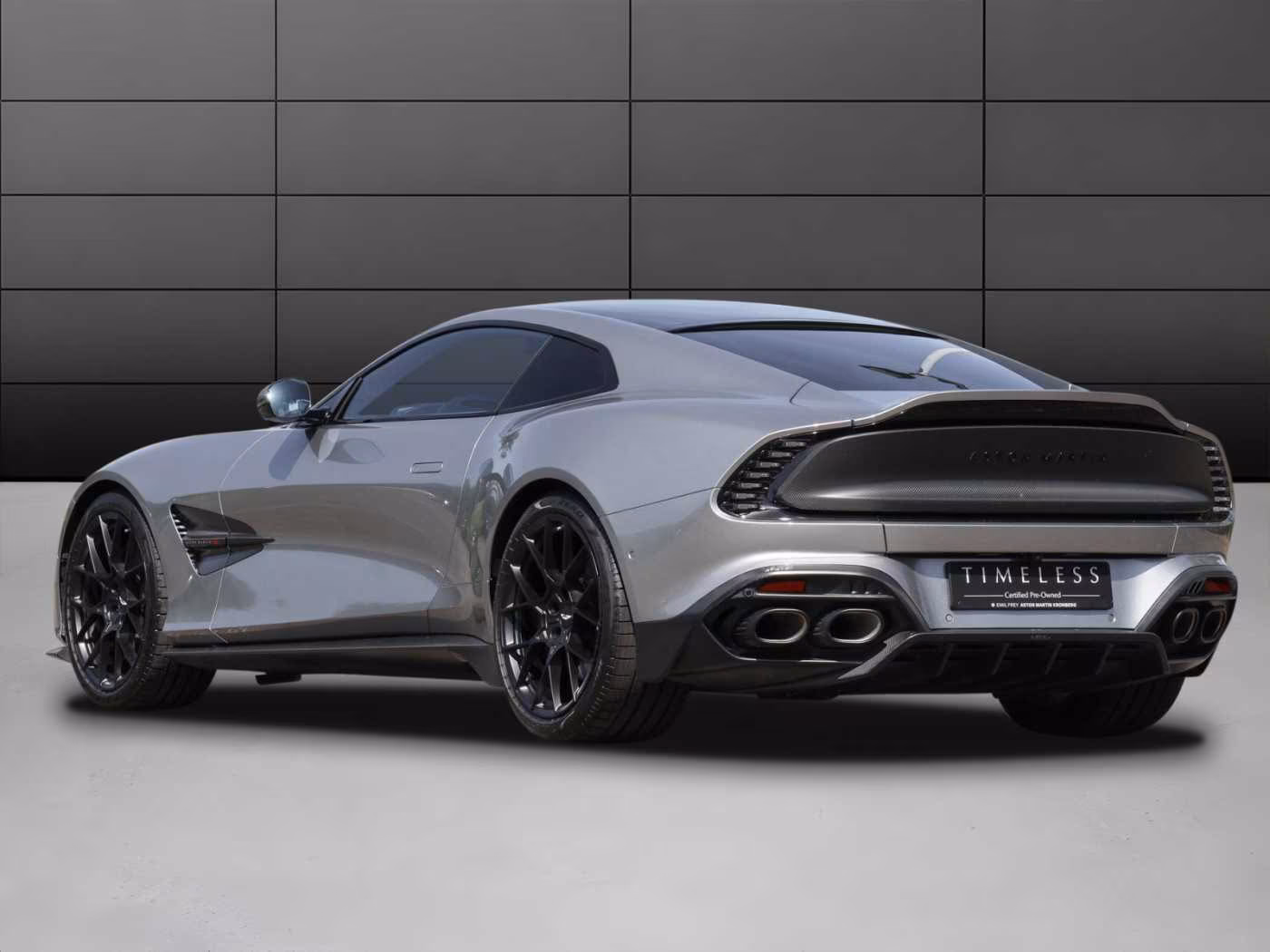 Aston Martin Vanquish Coupe