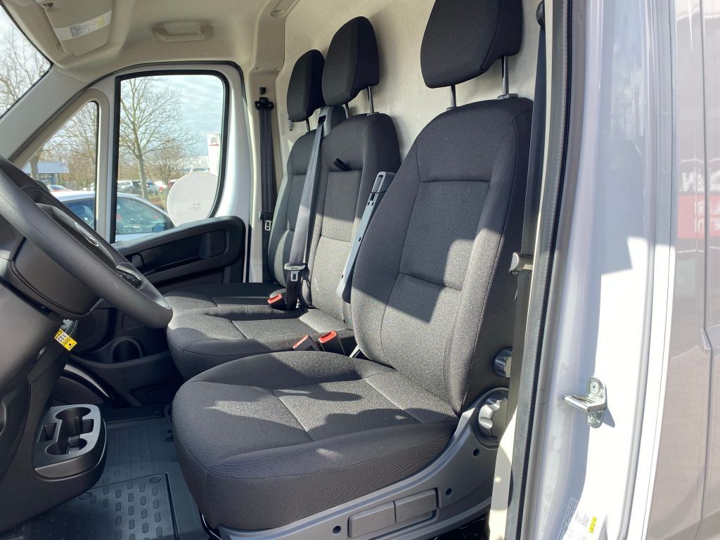 Fahrzeugabbildung Citroën Jumper 2.2 BlueHDi 140 L2H2 *AZV*Navi*Rückfahrk*