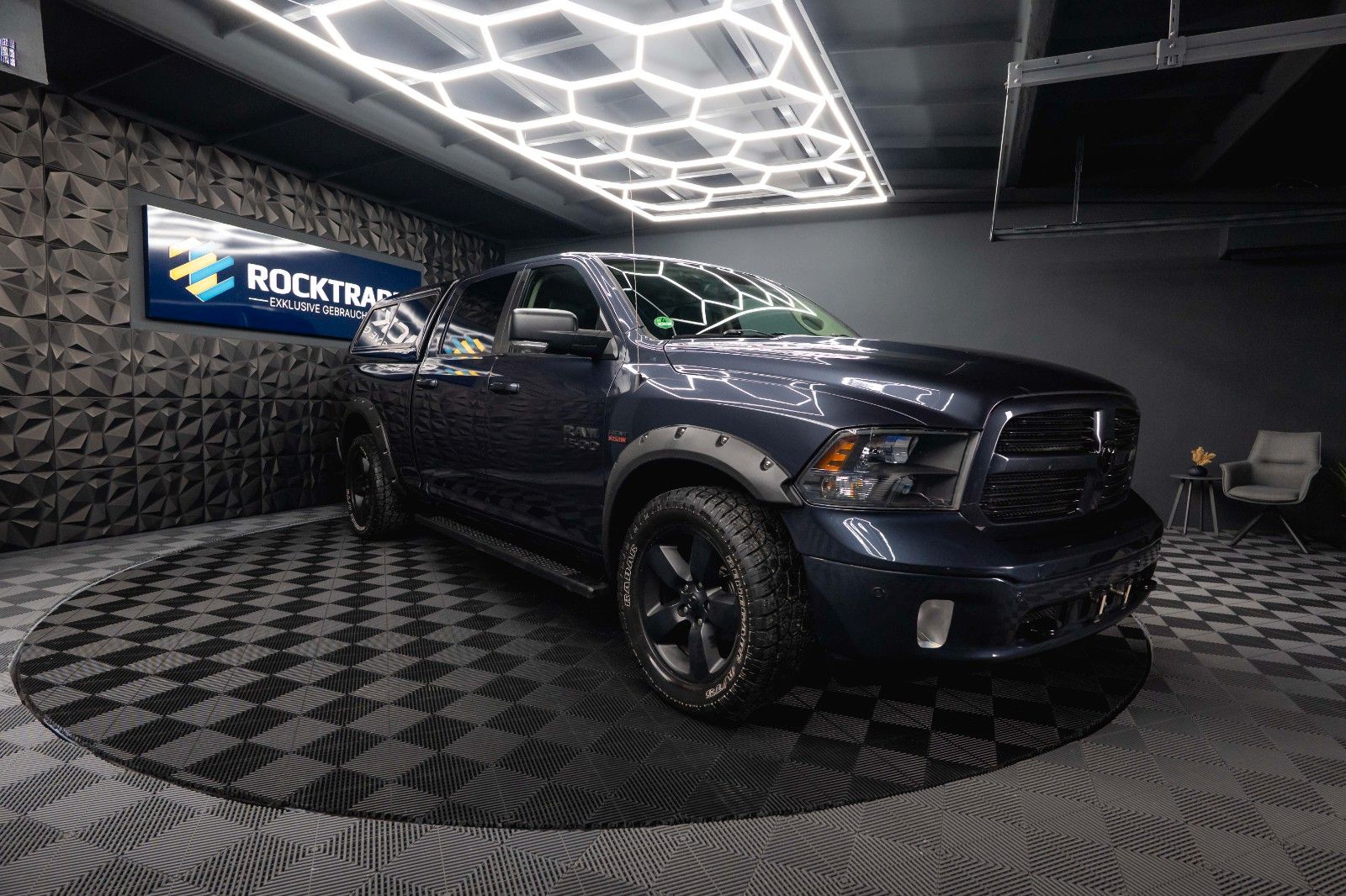 Fahrzeugabbildung Dodge RAM 5.7 V8 HEMI 4x4 Offroad Night  LONGBED*LPG*