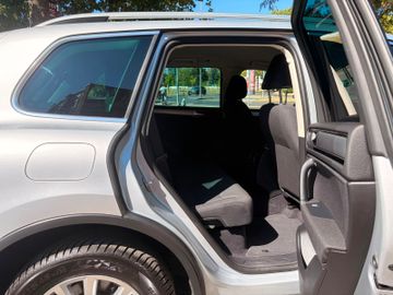 Volkswagen Touareg - 12