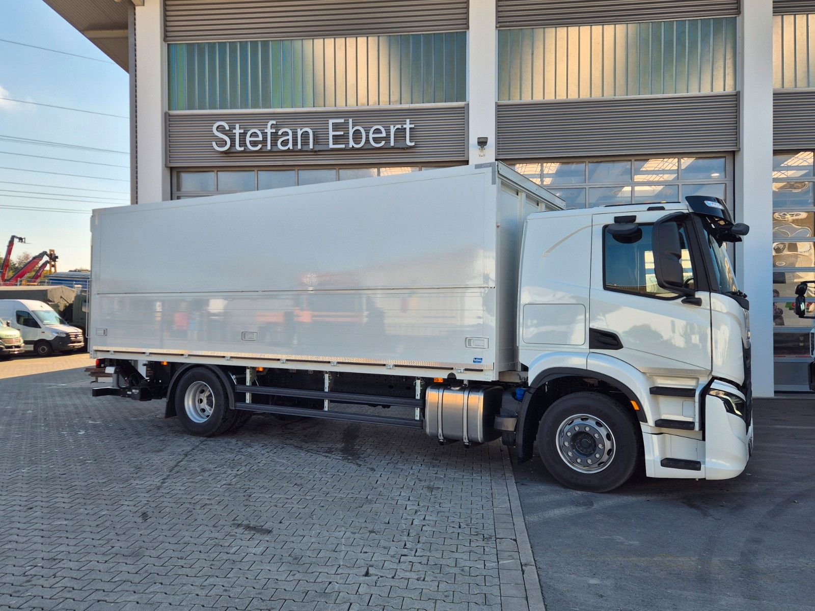 Fahrzeugabbildung Iveco AT190S40/FP Böse Schwenkwand LBW AHK