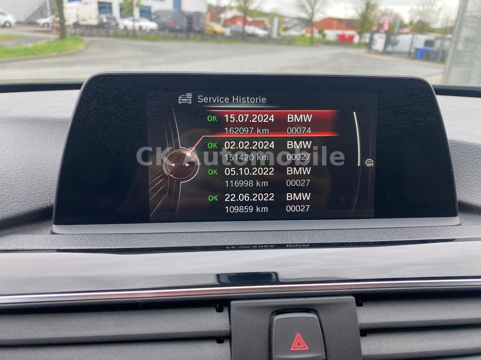 Fahrzeugabbildung BMW 320 I Touring Advantage Automatik/Navi/LED/PDC