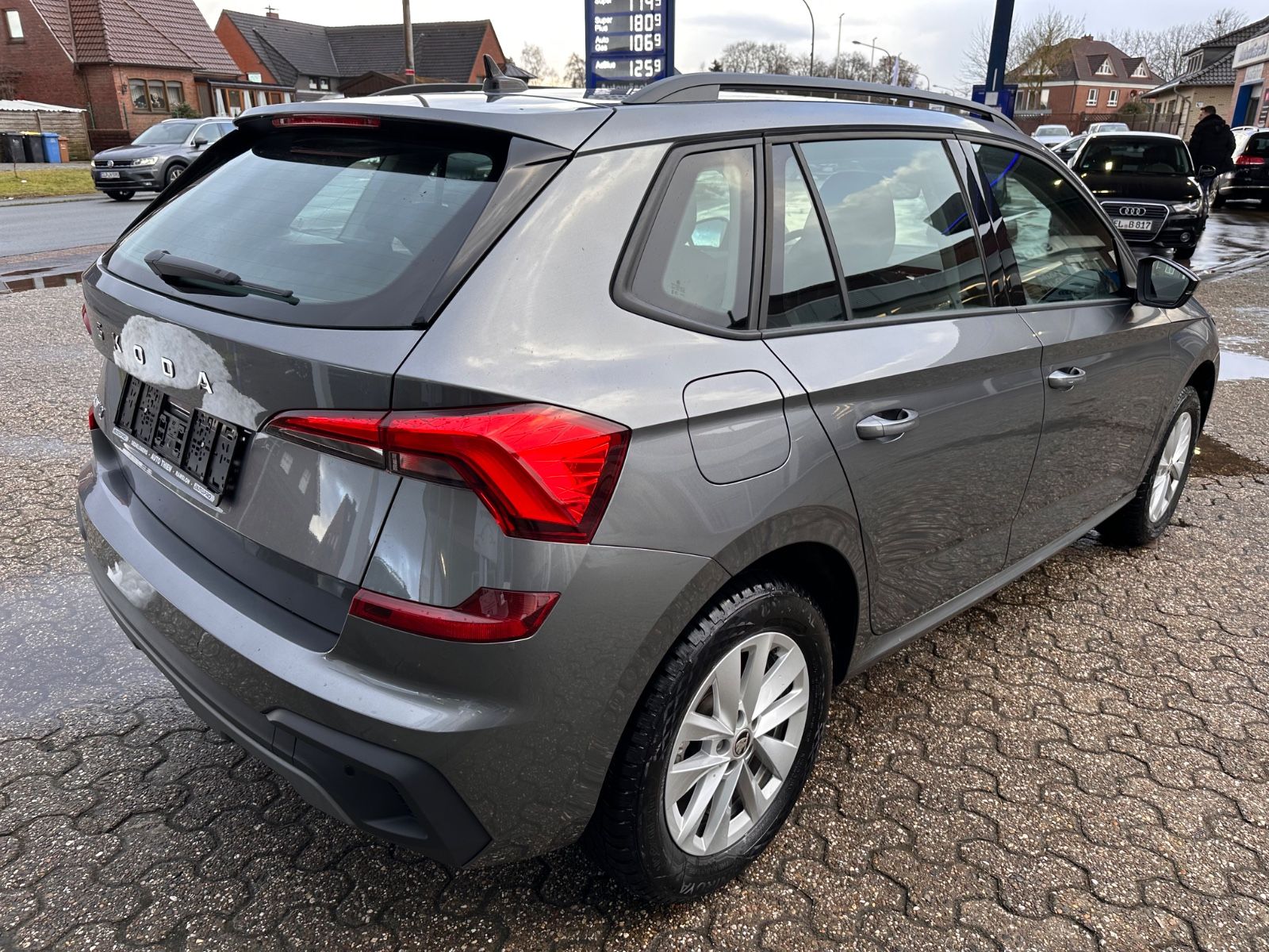 Fahrzeugabbildung SKODA Kamiq Selection 1.0 TSI DSG LED/PDC/APP/GRA