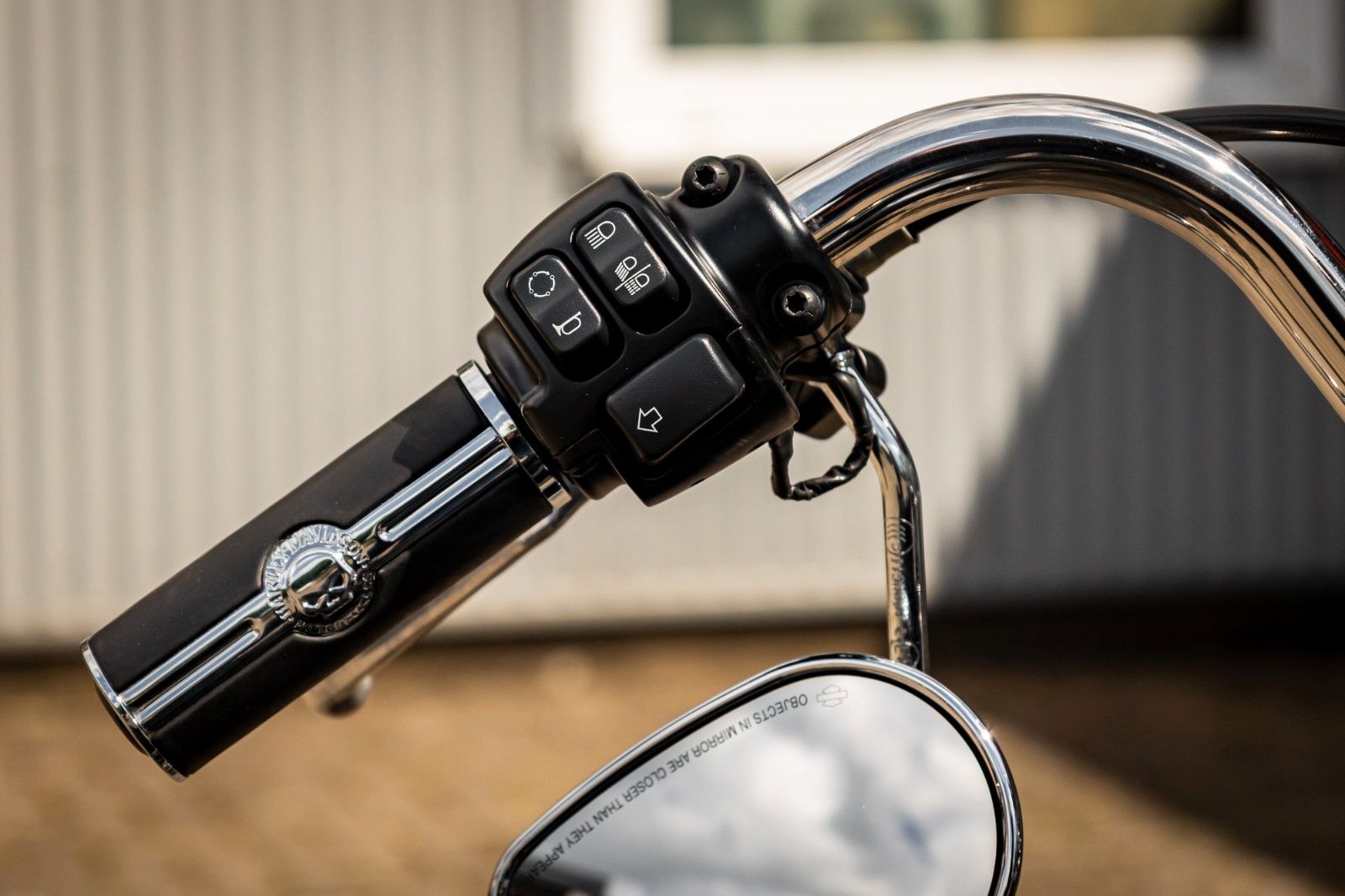 Fahrzeugabbildung Harley-Davidson DYNA STREET BOB FXDB 103 - Vorverlegte Fußrasten