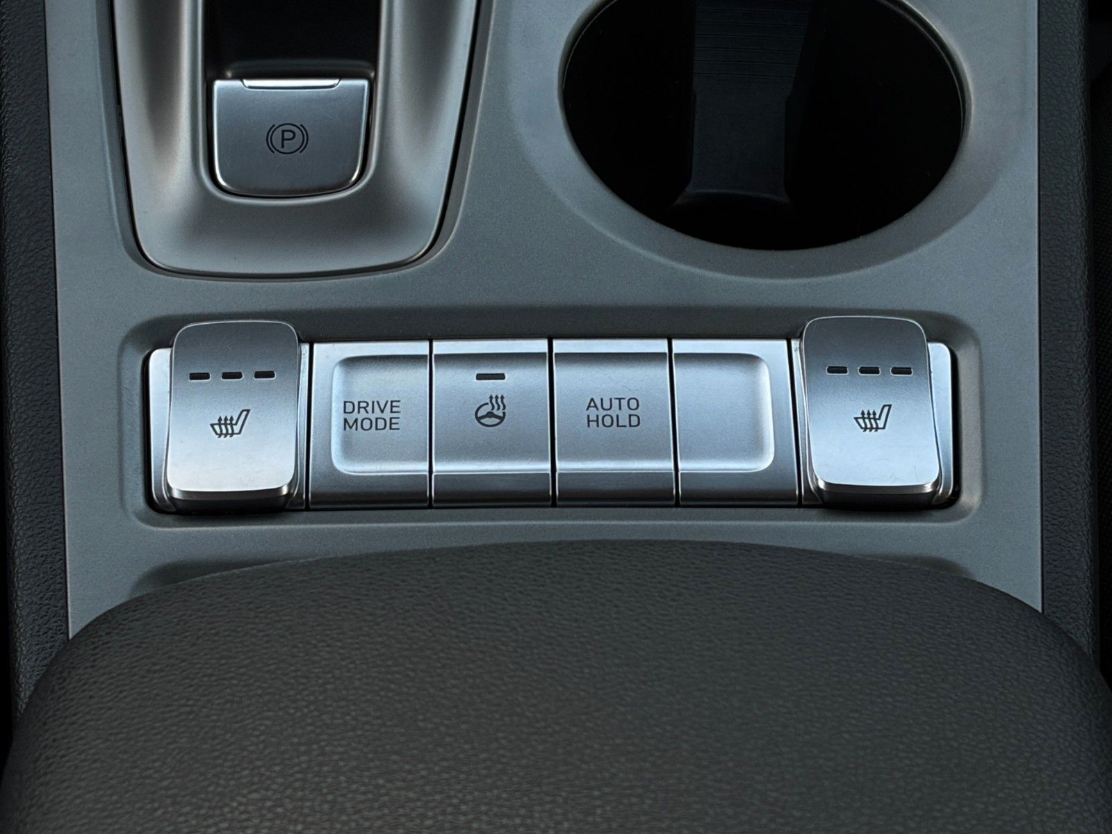 Fahrzeugabbildung Hyundai KONA E Select SHZ LHZ LKA LFA ACC Navi CarPlay