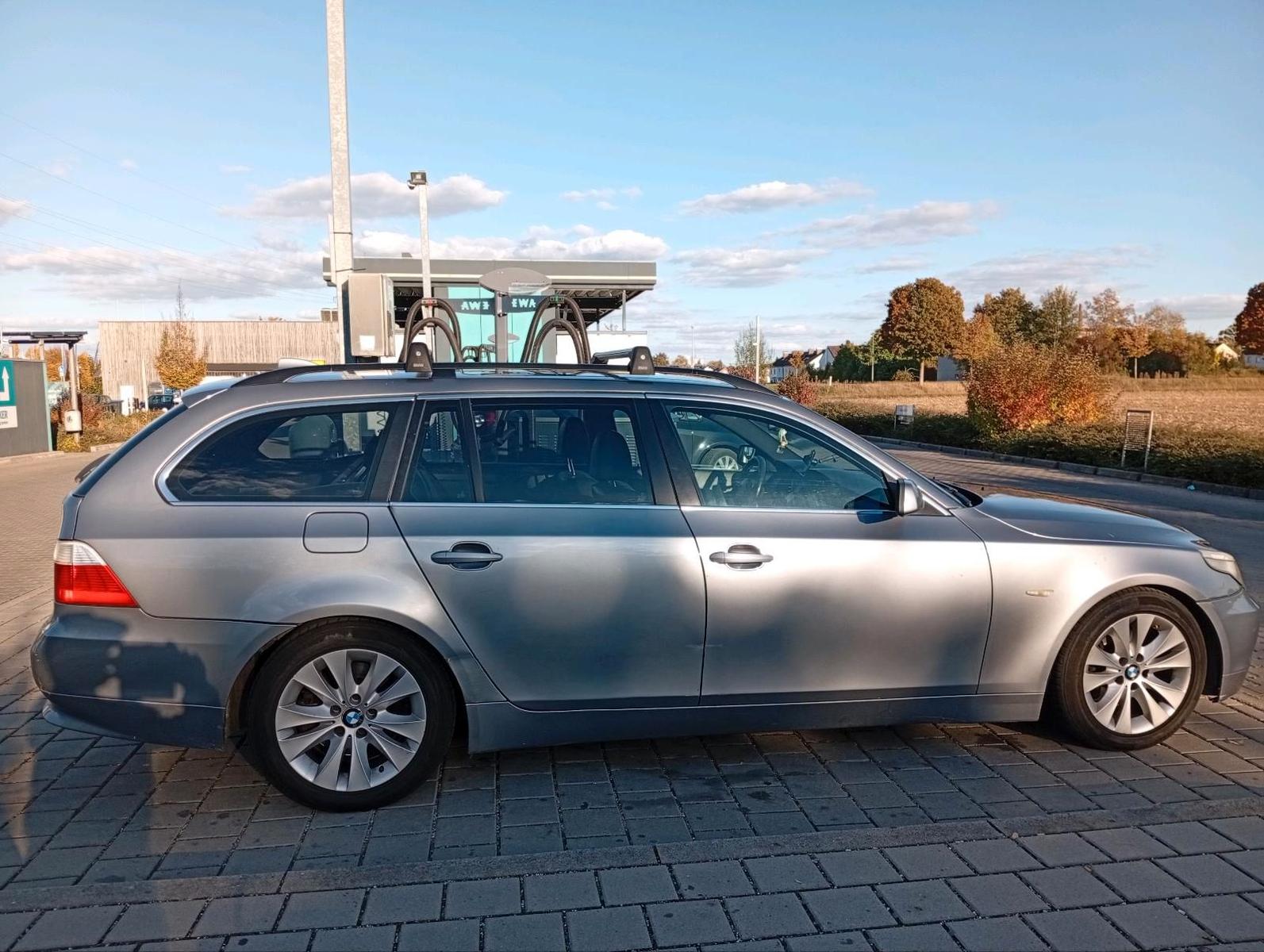 BMW 530 2006 — салон