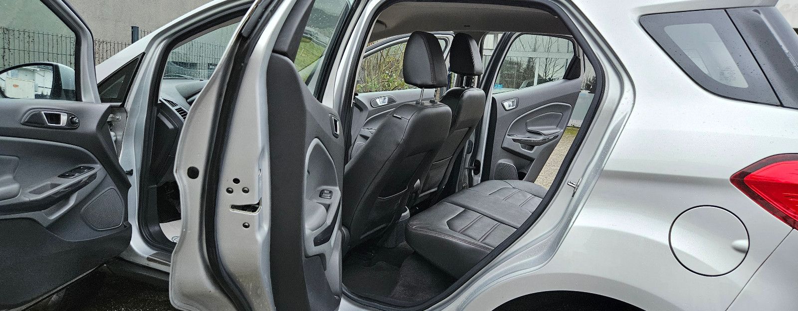 FORD EcoSport Titanium Leder *TURBO PFEIFT* KeylessGO
