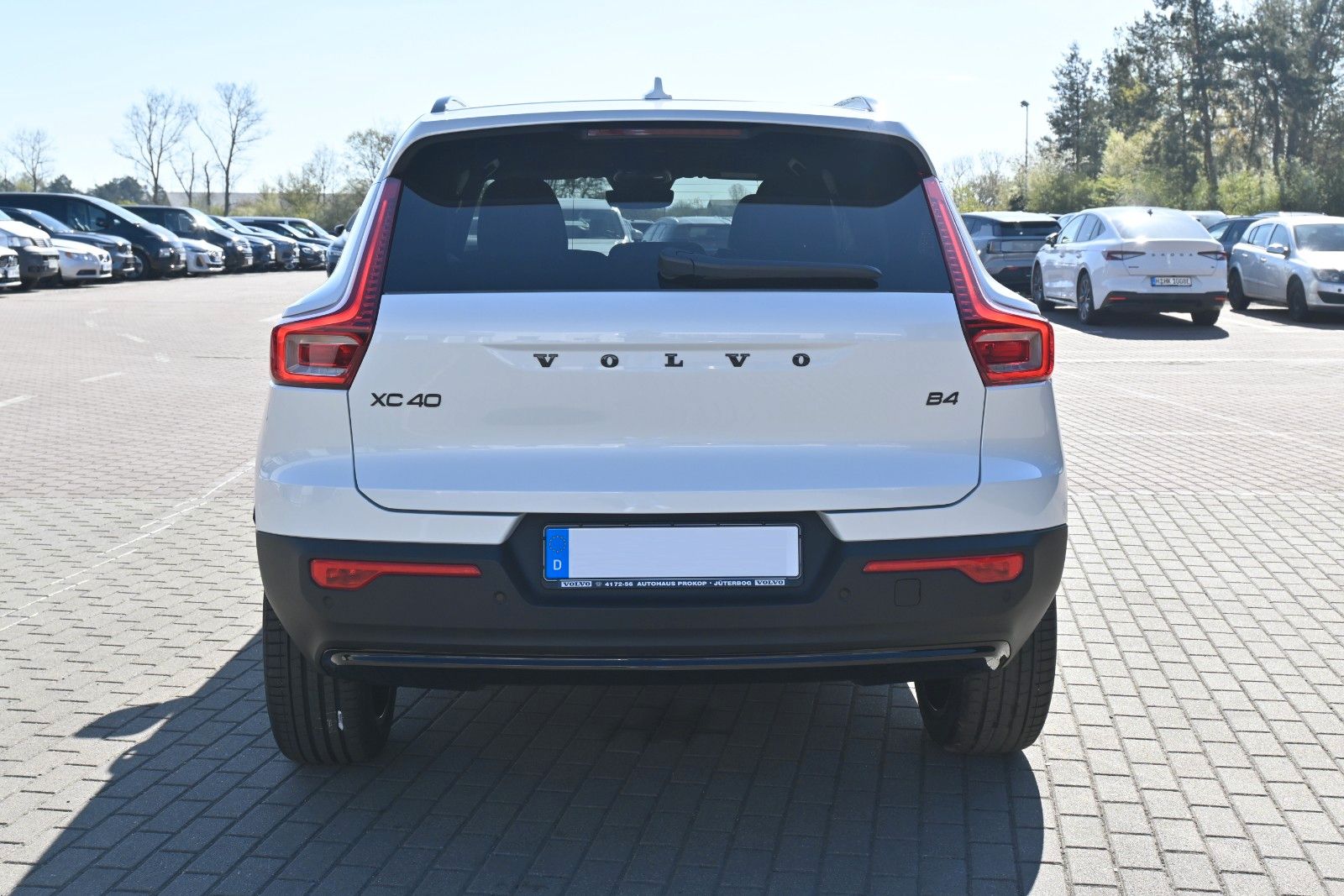 Fahrzeugabbildung Volvo XC40 B4 DKG Plus Black Edition*FSHZG*360°*ACC