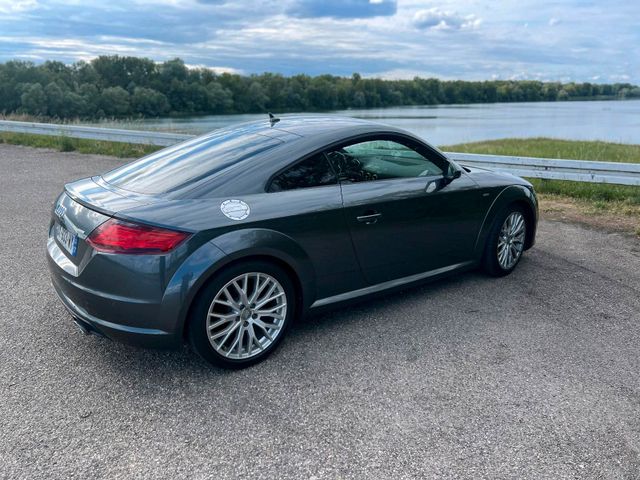 AUDI TT