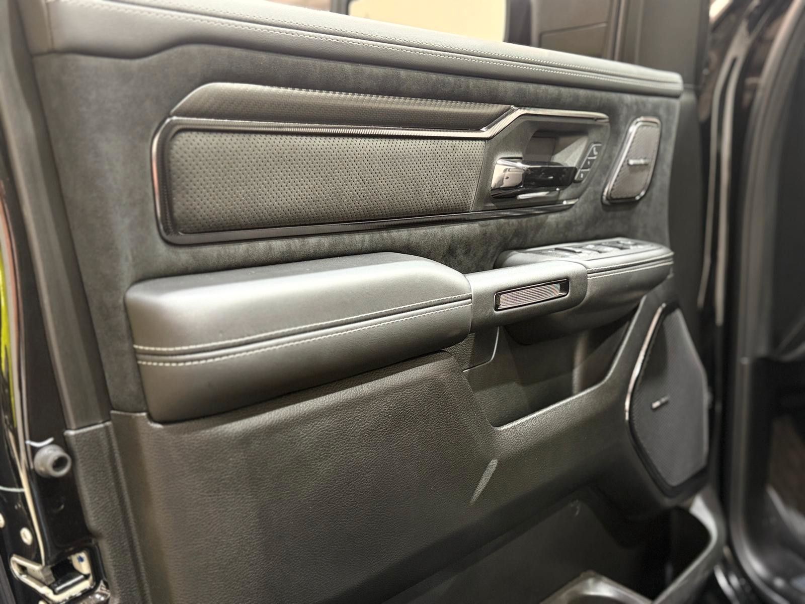 Fahrzeugabbildung Dodge RAM 1500 RHO H/O Olive Edition