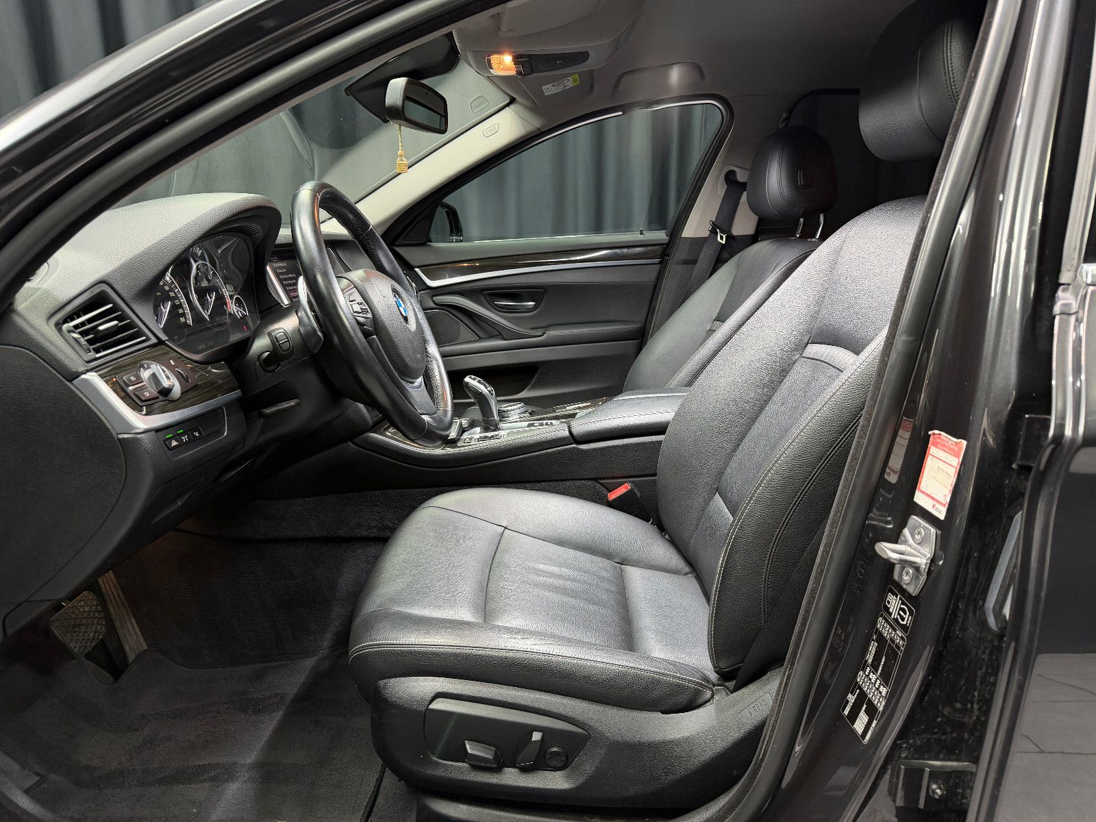 Fahrzeugabbildung BMW 535d Limousine|HuD|HIFI|STANDHZG|NAVI|LEDER