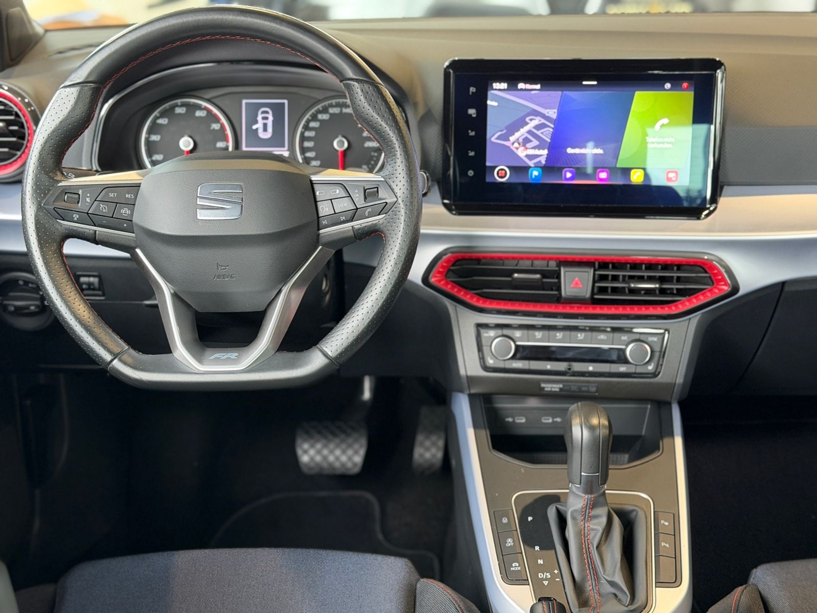 Fahrzeugabbildung SEAT ARONA 1.5 TSI DSG FR KLIMA NAV RFK ACC SHZ 17"