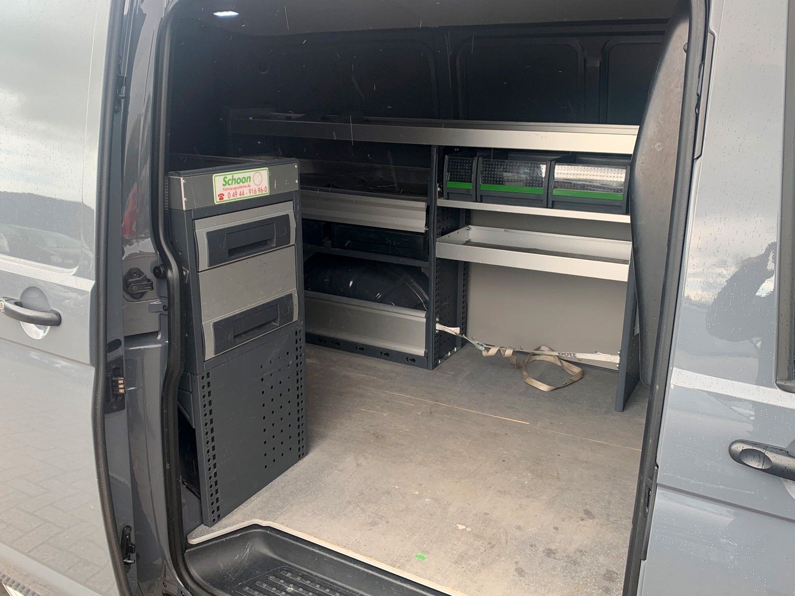 Fahrzeugabbildung Volkswagen T6 Transporter Kasten *Werkbankausbau* *3000mm*