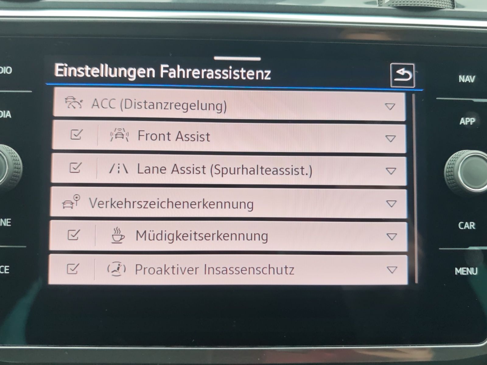 Fahrzeugabbildung Volkswagen Tiguan TDI Active DSG LED Navi ACC PDC SHZ