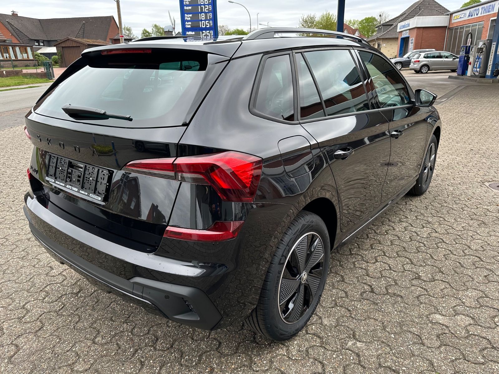 Fahrzeugabbildung SKODA Kamiq Monte Carlo 1.0 TSI DSG ACC/Matrix/Pano