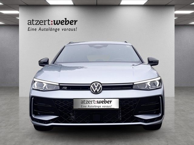 Fahrzeugabbildung Volkswagen Passat Variant 1,5 eTSi R-Line Black Pano AHK